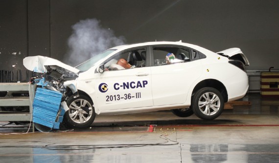 Guangzhou Trumpchi GA3 C-NCAP crash test 40% 64km/h